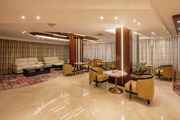 Lobby lounge