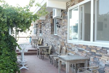 Poolside bar