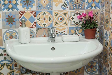 Bathroom sink