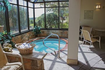 Indoor spa tub