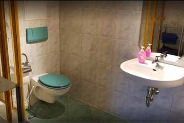 Bathroom sink