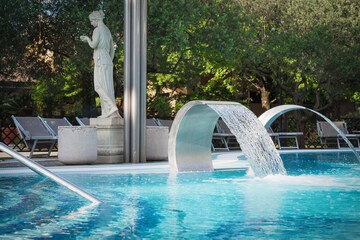 Pool waterfall