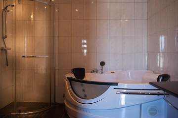 Jetted tub