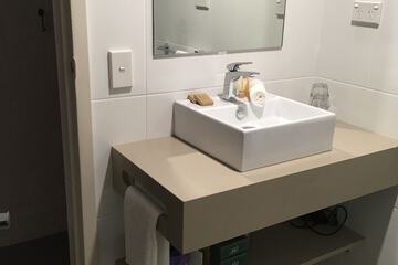 Bathroom sink