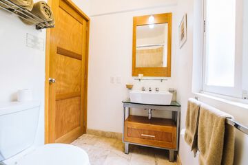 Bathroom sink
