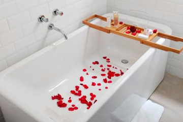 Deep soaking bathtub