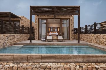 Private pool