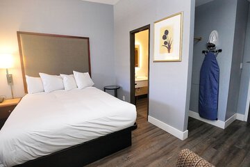 Seaside Inn & Suites