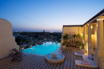 Rooftop pool