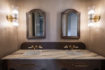 Bathroom sink