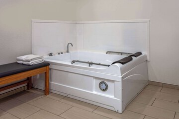 Jetted tub