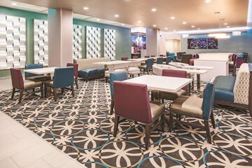 La Quinta Inn & Suites by Wyndham Dallas Plano - The Colony