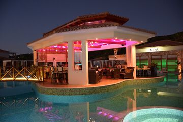 Poolside bar
