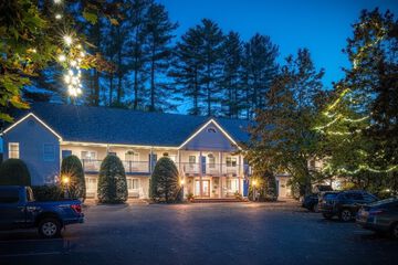 Riverhouse by Weekender (Formerly Jack Daniels Inn)