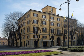 Front of property - evening/night