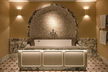 Private spa tub