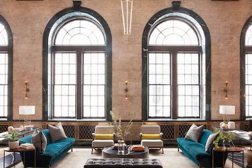 Lobby lounge