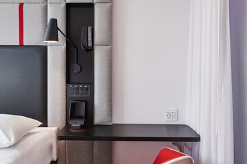 Room 16 of 33