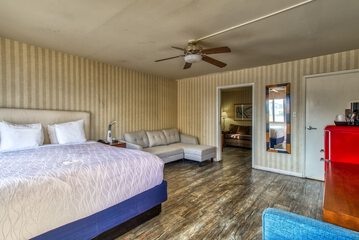 Room 47 of 143