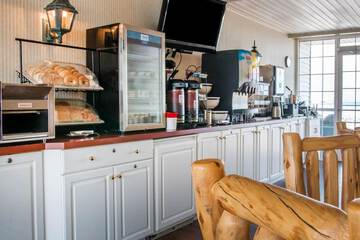 Breakfast/Coffee Service 25 of 28