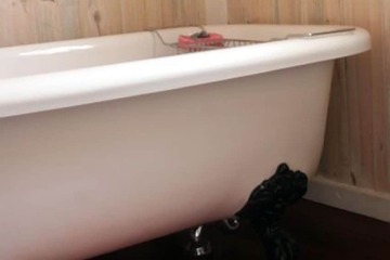 Deep soaking bathtub