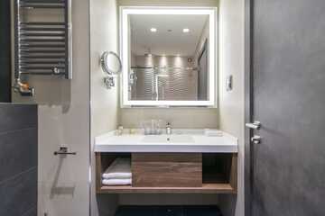 Bathroom sink
