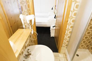 Bathroom sink