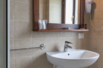 Bathroom sink