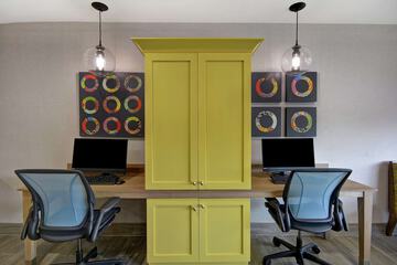 Business Center 44 of 44