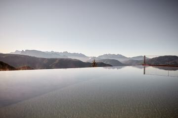 Infinity pool