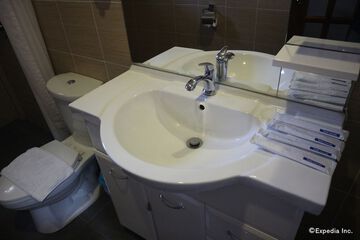 Bathroom sink