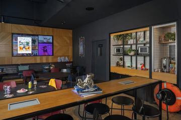 Lobby lounge