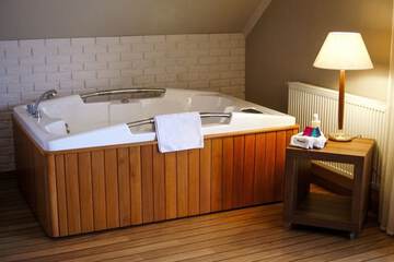 Jetted tub