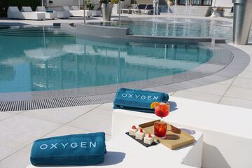Poolside bar