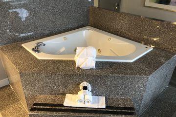 Jetted tub