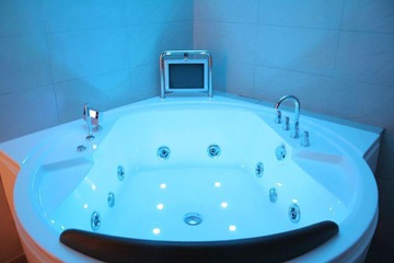 Jetted tub