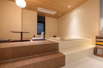 Private spa tub