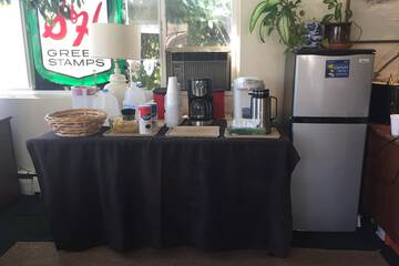 Breakfast/Coffee Service 26 of 30