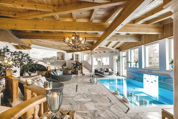 Indoor spa tub