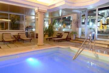 Indoor spa tub