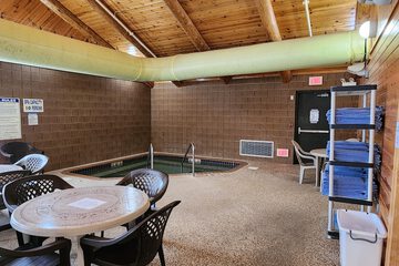 Indoor spa tub