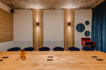 Meeting facility