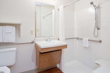 Room 4 of 16
