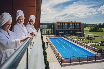 Exercise/lap pool