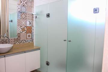 Bathroom shower
