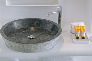 Bathroom sink
