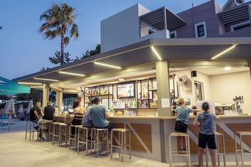 Poolside bar