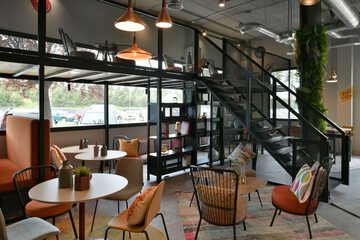 Lobby lounge