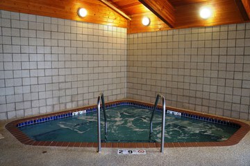 Indoor spa tub