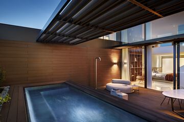 Private spa tub